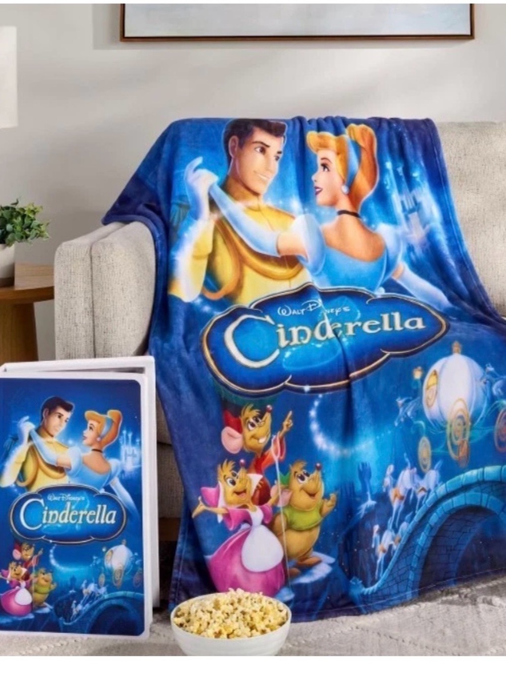 NEW DISNEY CINDERELLA PRINCESS SILK THROW BLANKET VHS BOXED 50 X 70